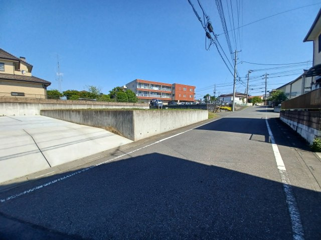嵐山町平澤 土地60坪の前面道路含む現地写真|西側幅員約6ｍ公道に約15.4ｍ接道