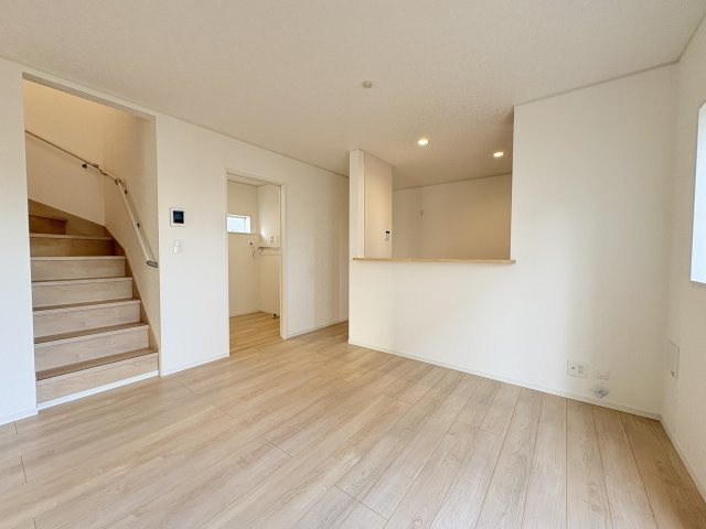 【居間・リビング】 | 熊谷市石原第7  クレイドルガーデン　新築戸建　全2棟　2号棟