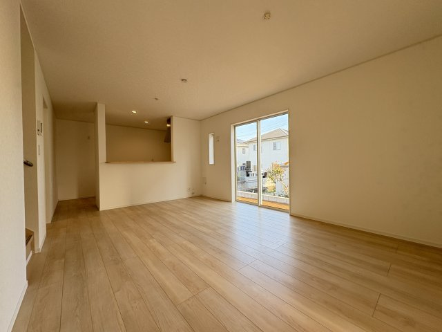 【居間・リビング】 | 熊谷市石原第7  クレイドルガーデン　新築戸建　全2棟　2号棟