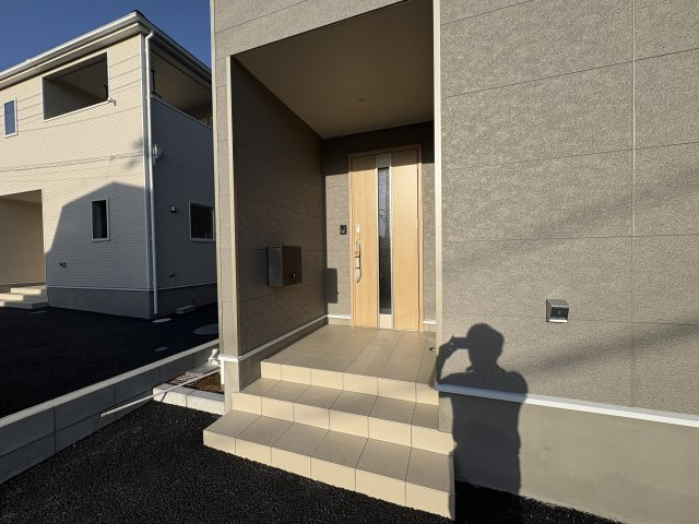 【玄関】 | 熊谷市石原第7  クレイドルガーデン　新築戸建　全2棟　2号棟