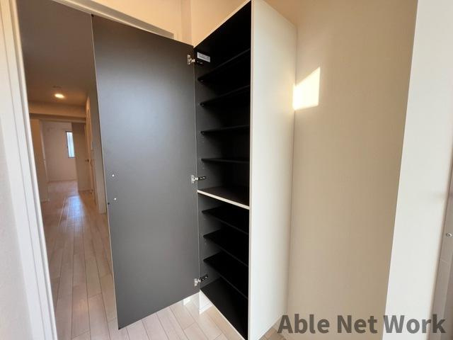 カームジェントル Ⅱ（ＣＡＬＭＧＥＮＴＬＥⅡ）の玄関|シューズボックス付き