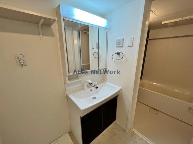 カームジェントル Ⅱ（ＣＡＬＭＧＥＮＴＬＥⅡ）の洗面所|シャワー付きの洗面化粧台