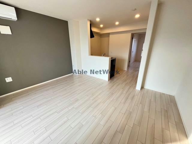 カームジェントル Ⅱ（ＣＡＬＭＧＥＮＴＬＥⅡ）の居間・リビング|11.7帖のLDK