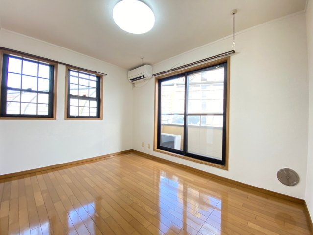 【居間・リビング】 | ※側窓はありません