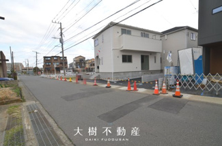 【前面道路含む現地写真】