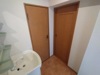 【洗面所】 | コーポわかくさ | 洗面所にドア有り♪