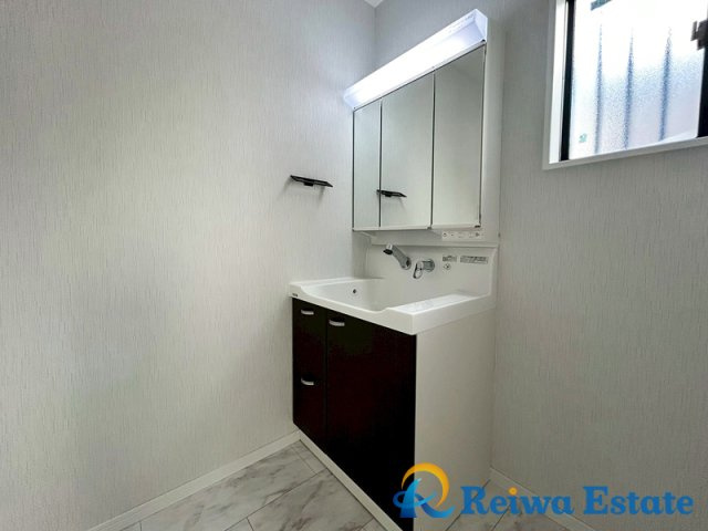 中古戸建　茅ヶ崎市柳島海岸の独立洗面台