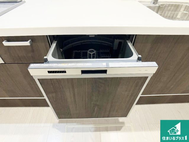 姫路市八代　第1期　新築一戸建ての設備|食事後の一仕事、食器洗いをボタン一つでお任せできちゃいます！場所を取らないビルトイン式なので、お料理スペースもしっかり確保！