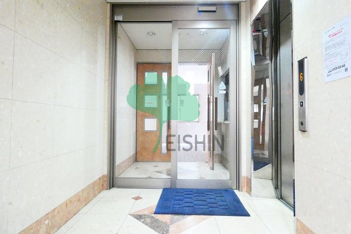 カルフール吉塚のエントランス