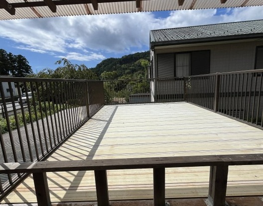 大室山の麓にある県道沿いの大型6DKのその他|駐車場屋根部分は外階段で上がれます