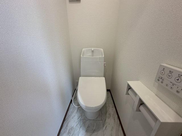 神戸市垂水区千鳥が丘1丁目新築戸建のトイレ