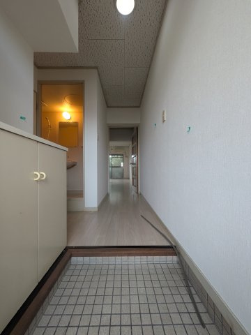 メゾンド丸善の玄関