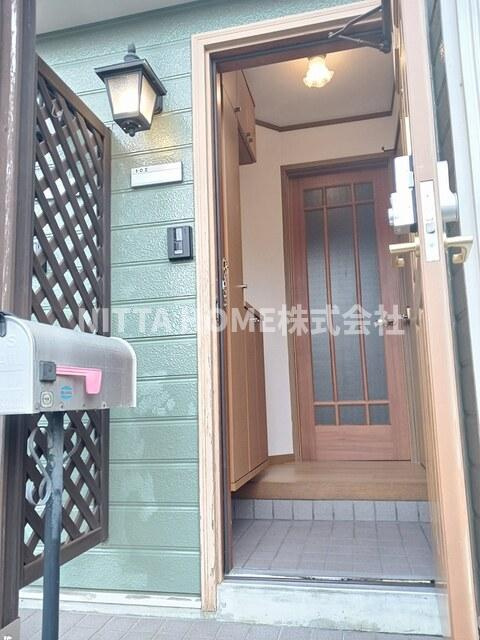 ミニョン　ヴィラの玄関|シューズボックス付きの玄関です＊