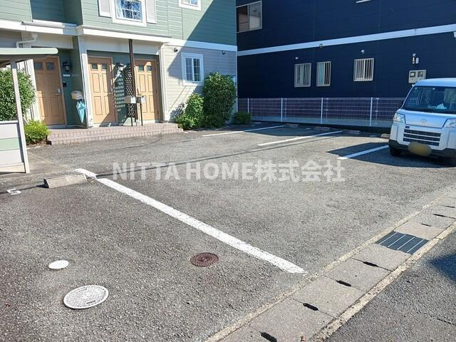 ミニョン　ヴィラの駐車場|敷地内に駐車場があります☆