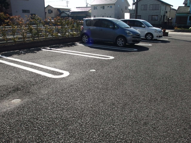リブトーラス２番館の駐車場