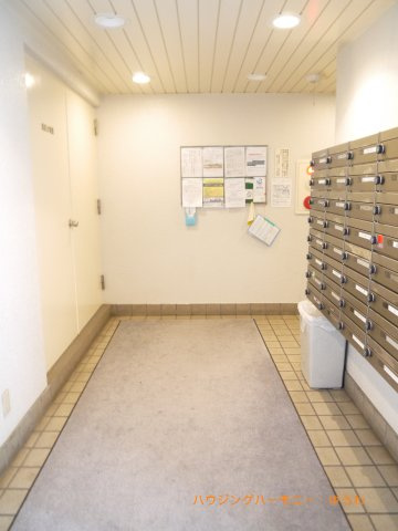 【その他共用部分】 | ニックハイム南池袋 | 清潔感と歓迎感があるエントランスホールとなります。