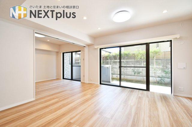 ライオンズマンション大宮堀の内の居間・リビング|LDK10.5帖：可動間仕切りを大きく開放すると…、合計15帖越のゆったり空間に！洋室のクローゼットも大容量で、散らかりがちなお部屋も、いつもスッキリ気持ち良い室内となります。