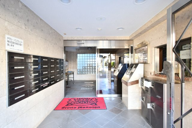 ライオンズマンション大宮堀の内のエントランス|『物件を今日見てみたい』といった当日のご案内、同条件などの物件、他社様掲載物件もご紹介可能！一日でまとめて内覧したい方、ぜひ当社までお問い合わせ下さい。スタッフ一同皆様のご連絡お待ちしております！