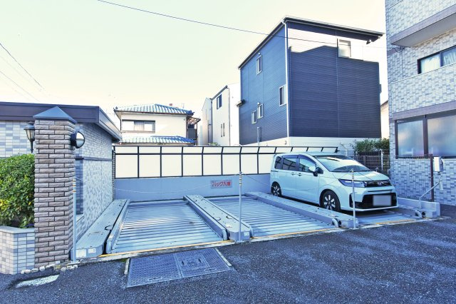 ライオンズマンション大宮堀の内の駐車場|■私共は、強引なセールスは致しません。『今買えるから大丈夫』ではなく、『買った後の本当の幸せは何か』を考えた上でのご提案を徹底しております。どうぞお気軽にご連絡下さいませ。