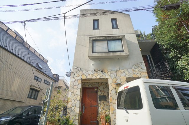 若葉１　戸建の外観|☆現況建物（居住中）☆
RC造地上3階建　延床面積169.43㎡
2001年8月築　5LDK
