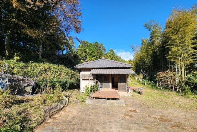 佐倉市長熊　平屋中古戸建の庭|敷地約988坪平成13年1月築平屋+昭和59年9月築平屋 増築部分未登記バーベキューやドックランが可