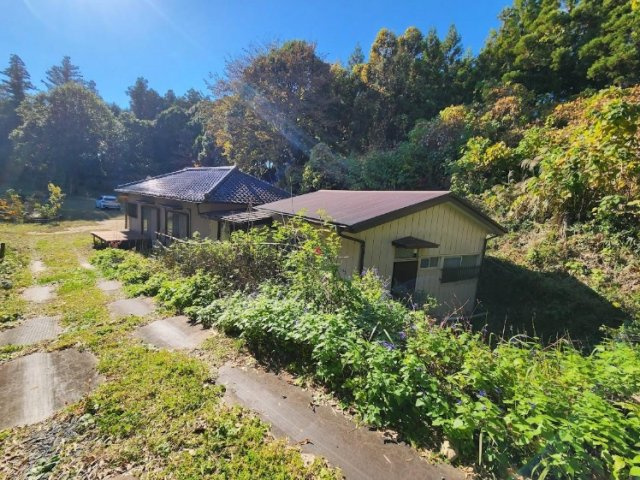 佐倉市長熊　平屋中古戸建の庭|敷地約988坪平成13年1月築平屋+昭和59年9月築平屋 増築部分未登記バーベキューやドックランが可