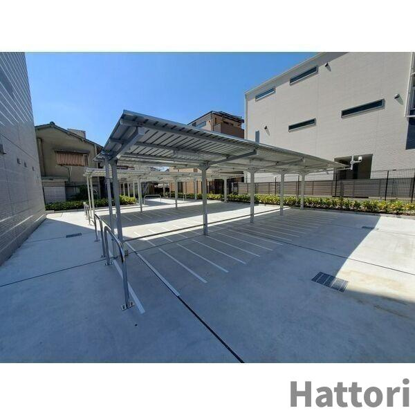 スプランディッド京橋EASTの駐車場