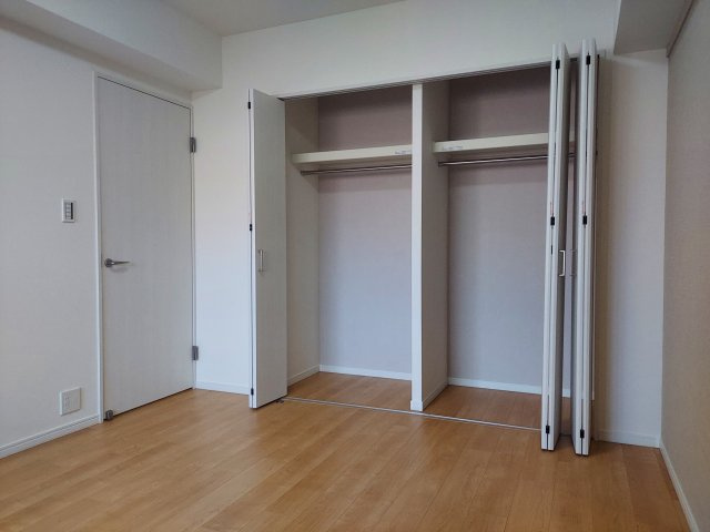 ドミネ花屋敷の洋室|洋室約6.8帖