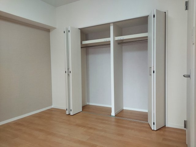 ドミネ花屋敷の洋室|洋室約6帖