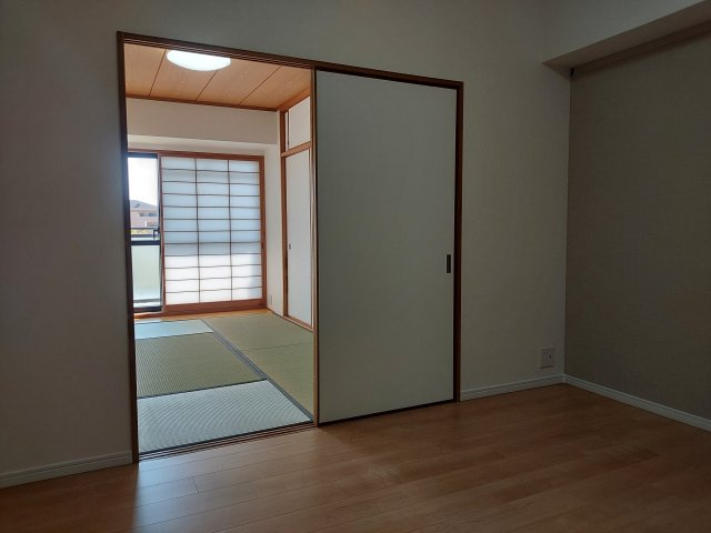 ドミネ花屋敷の洋室|洋室約6帖