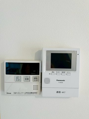 【防犯設備】 | 京橋第一コーポ | モニタ付きのインターホン・給湯器リモコンです。
