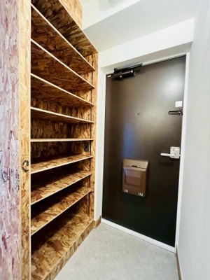 【玄関】 | 京橋第一コーポ | 玄関のシューズボックスは充実の収納力！