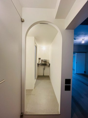 【独立洗面台】 | 京橋第一コーポ | 扉がないことで部屋と洗面のスペースが行き来しやすく、開放感もあります。