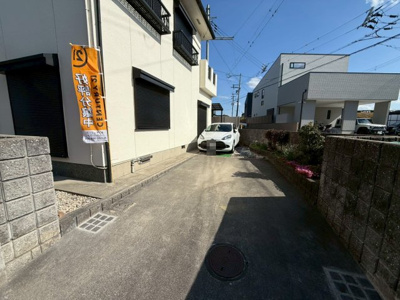 【前面道路含む現地写真】 | 【プレイワーク土生町・中古戸建】旭小・平成6年建築・南西角地・土地約50坪 | 前面道路含む現地写真です
