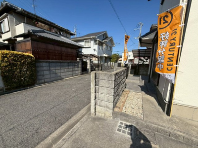 【前面道路含む現地写真】 | 【プレイワーク土生町・中古戸建】旭小・平成6年建築・南西角地・土地約50坪 | 前面道路含む現地写真です