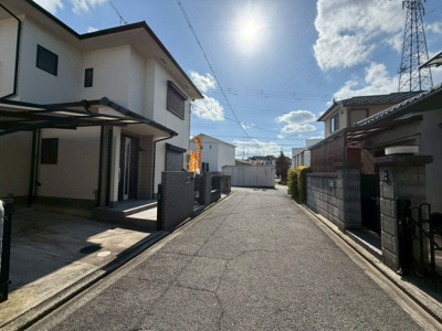 【前面道路含む現地写真】 | 【プレイワーク土生町・中古戸建】旭小・平成6年建築・南西角地・土地約50坪 | 前面道路含む現地写真です
