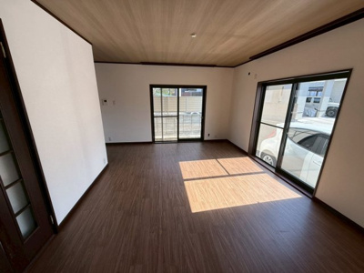 【前面道路含む現地写真】 | 【プレイワーク土生町・中古戸建】旭小・平成6年建築・南西角地・土地約50坪 | 前面道路含む現地写真です