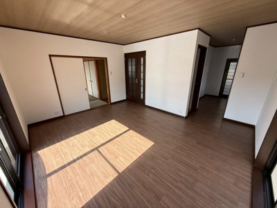 【前面道路含む現地写真】 | 【プレイワーク土生町・中古戸建】旭小・平成6年建築・南西角地・土地約50坪 | 前面道路含む現地写真です