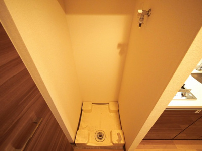 【設備】 | プレサンスOSAKA DOMECITYワンダー | 洗濯機置き場です