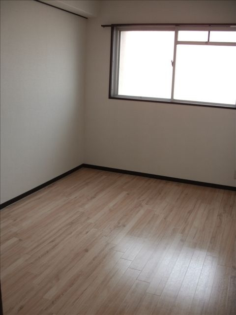 シャトー芝の居間・リビング|ゆったりとした居間です