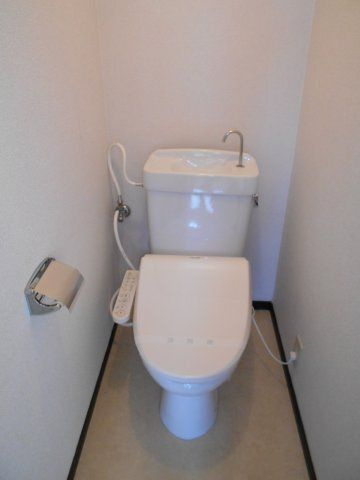 シャトー芝のトイレ|落ち着いた色調のトイレです