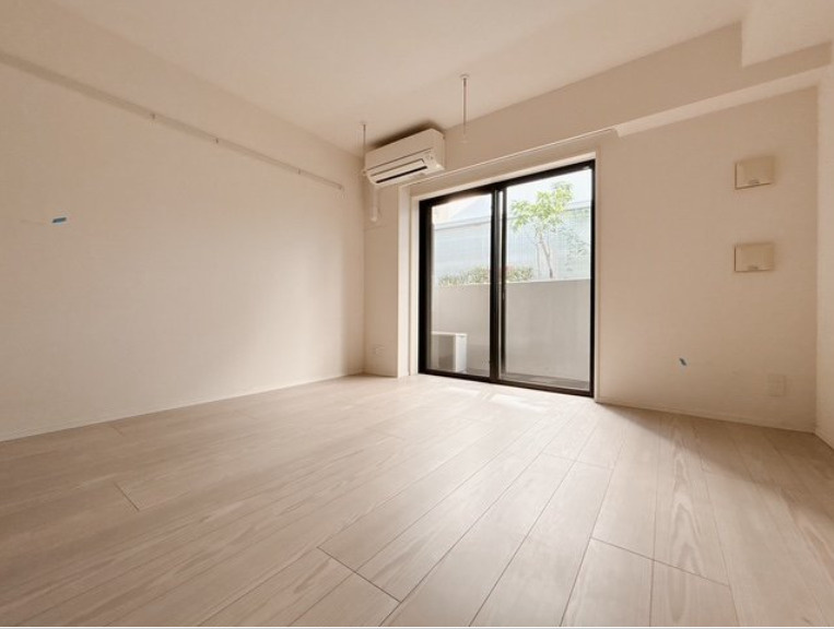 ARCOBALENO SAKURASHNMACHI　ペット相談　ネット0　敷金0　の居間・リビング