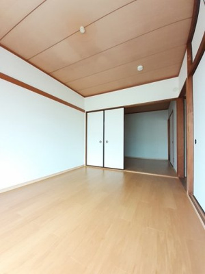 【内装】 | スイートハイツＢ | 明るい色調の室内です