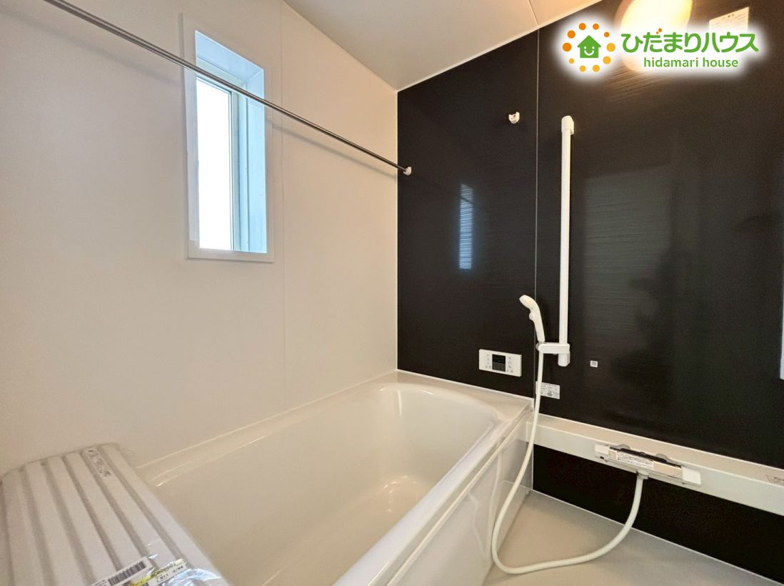 熊谷市石原　第7　新築一戸建て　クレイドルガーデン　02の浴室|足を伸ばしてゆったりと肩まで浸かれる、広々とした一坪タイプの浴室です！
換気乾燥機付きなので、雨の日の洗濯物干し場としても大活躍します★