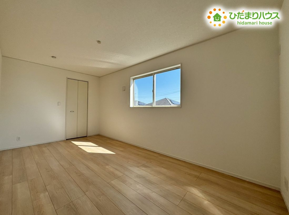 熊谷市石原　第7　新築一戸建て　クレイドルガーデン　02の内装|シンプルな内装の洋室は、どんなデザインの家具とも相性が良く、模様替えも楽しみになりますね！