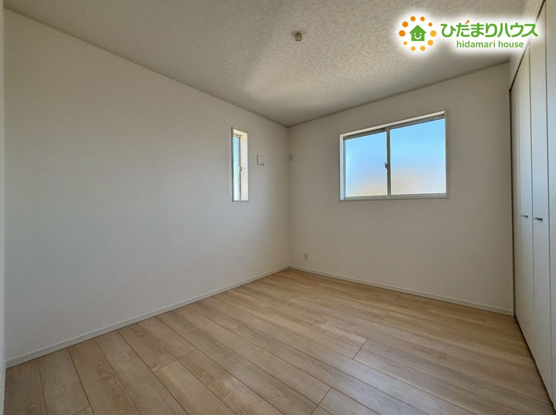 熊谷市石原　第7　新築一戸建て　クレイドルガーデン　02の子供部屋|お子様部屋として使いやすいサイズの洋室で、勉強机やベッドも無理なく配置できます！
明るい光が入るお部屋で、勉強も捗ります☆