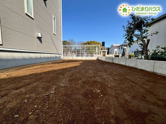 熊谷市石原　第7　新築一戸建て　クレイドルガーデン　02の庭|建物の横には、ガーデニングやDIYを楽しめるお庭があります！
お子様と一緒にプランターで野菜を育てたり、夏にはビニールプールを出して遊んだりと、戸建てならではの屋外の楽しみがどんどん広がります♪