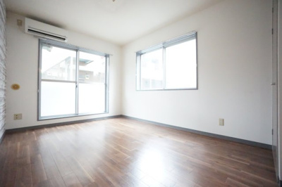 【居間・リビング】 | とうすい | こちらの居間で趣味の時間をお楽しみください