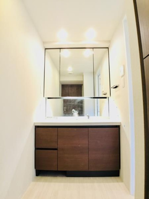 【洗面所】 | クレアホームズ千葉センタープレイス | 広い洗面スペース