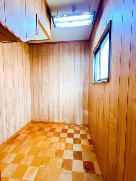 美幌町字青山南5－11のその他|【リフォーム中】1階階段下に収納があります。